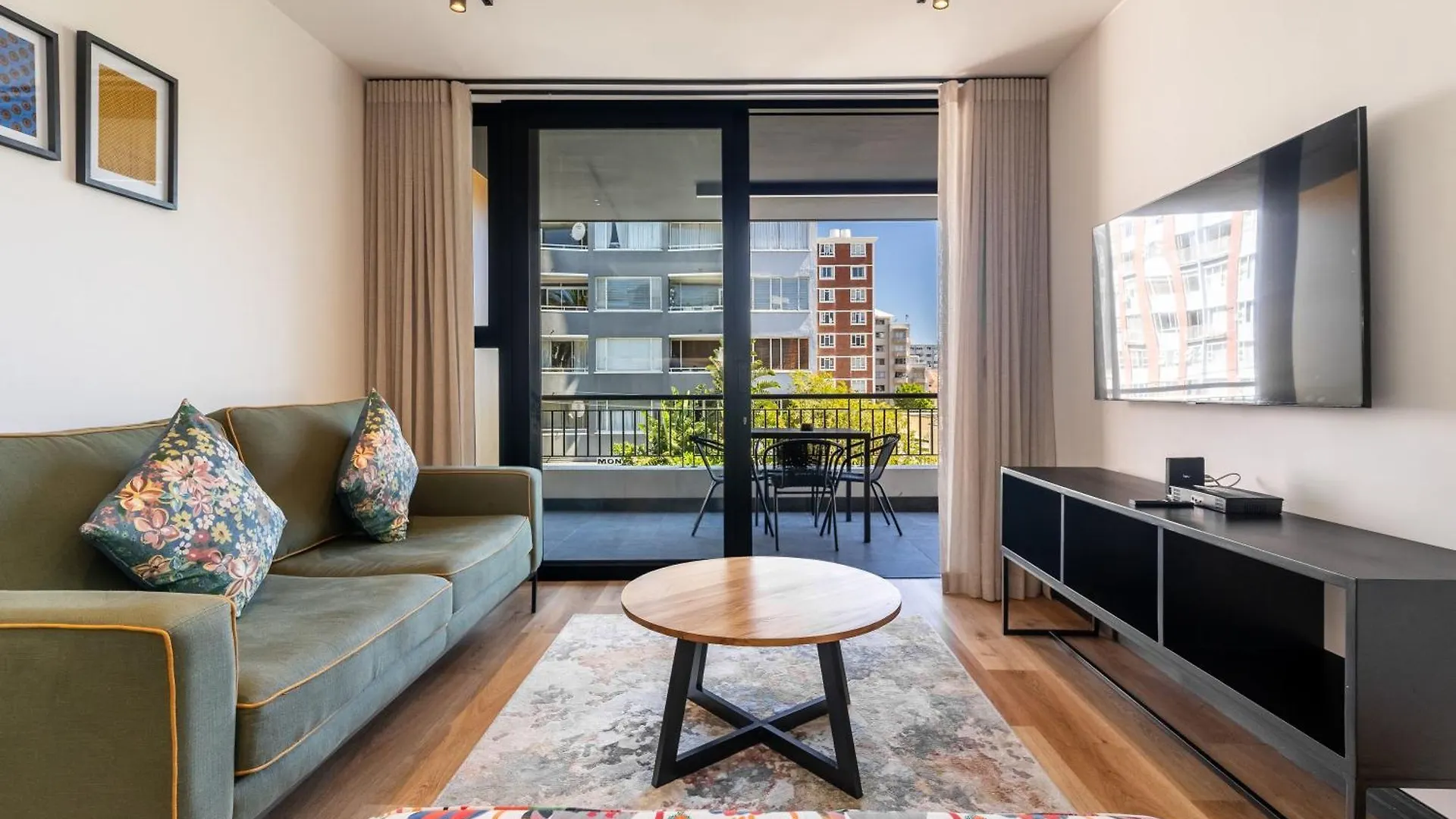 205 Marvol On Hall Sea Point Le Cap